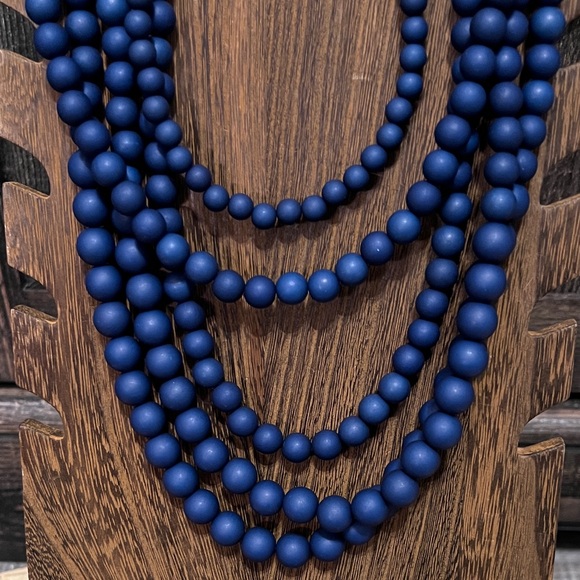 3/$18 Elegant Navy Blue Beaded Necklace Lot 131 - Picture 2 of 7